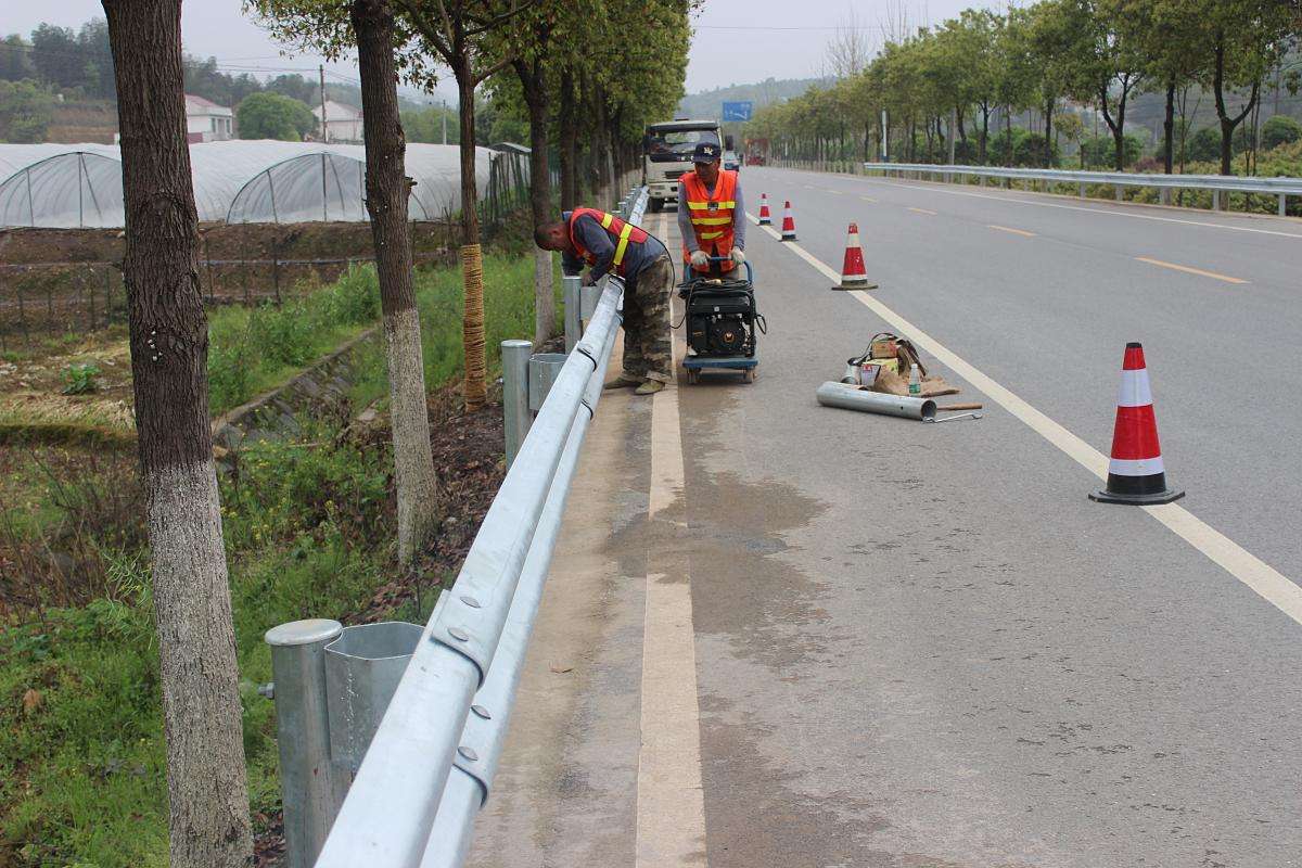 公路波形护栏